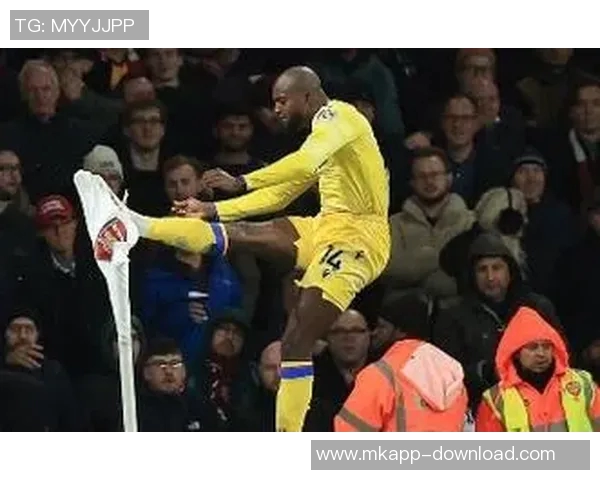 英超激战：里昂4-3逆转利物浦帽子戏法引爆全场激情